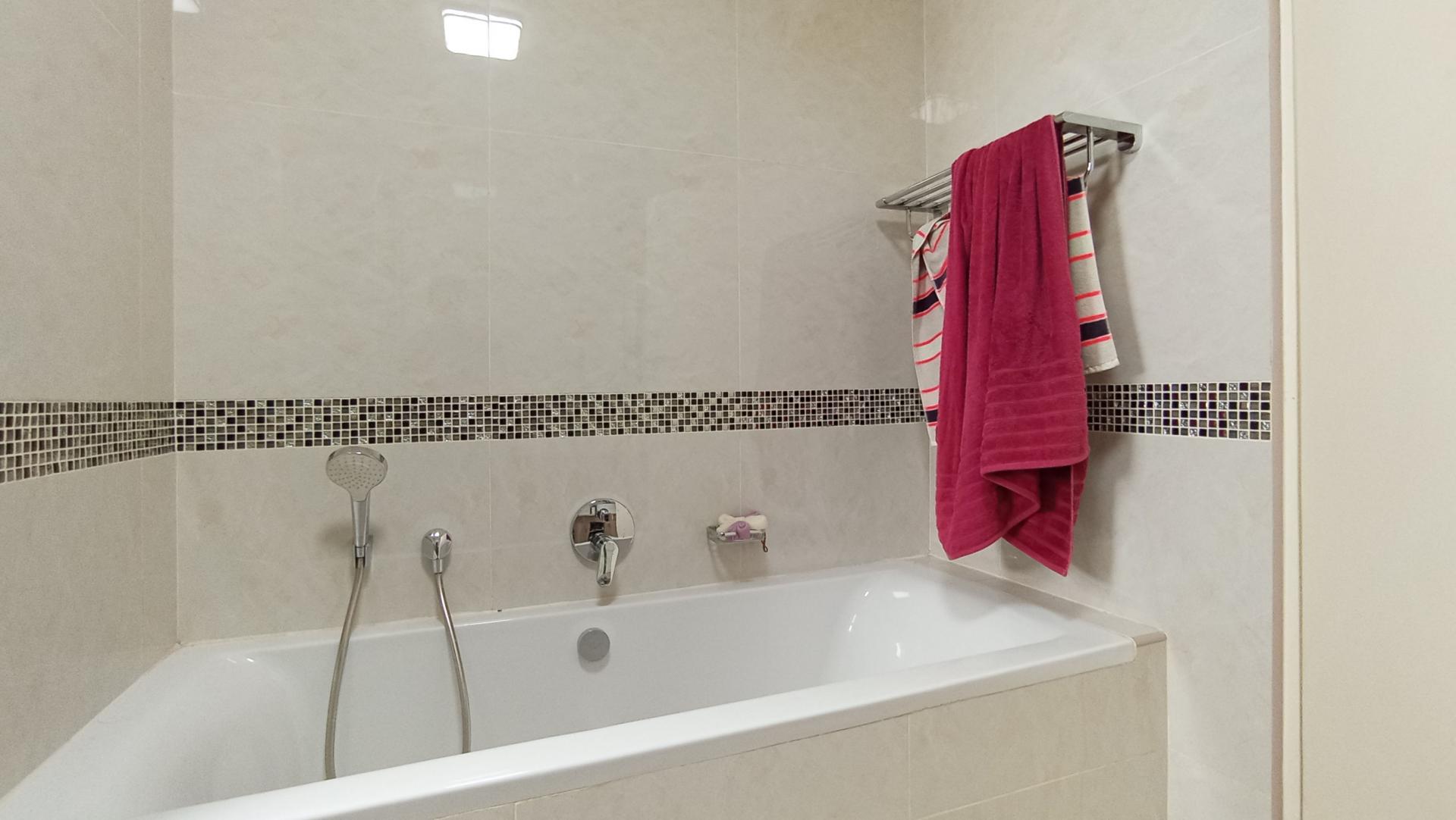 Main Bathroom - 7 square meters of property in Sundowner