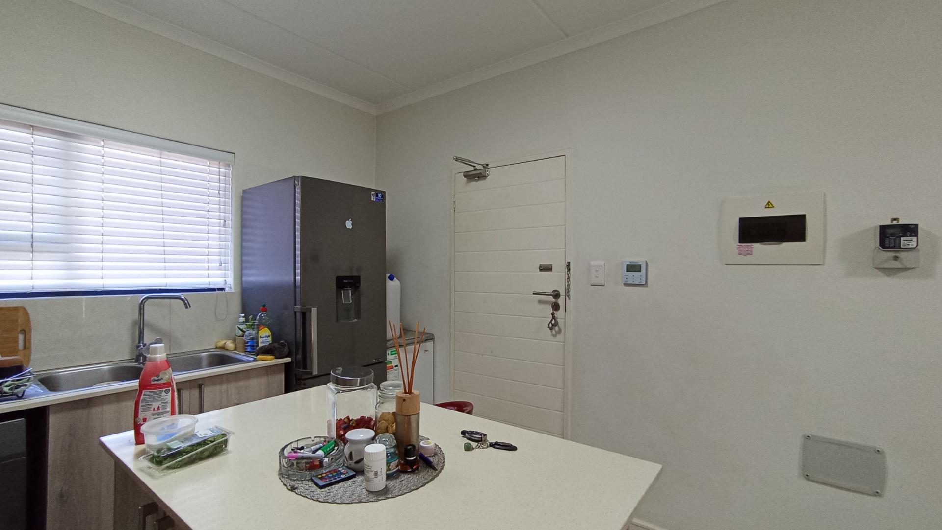 Kitchen - 12 square meters of property in Sundowner