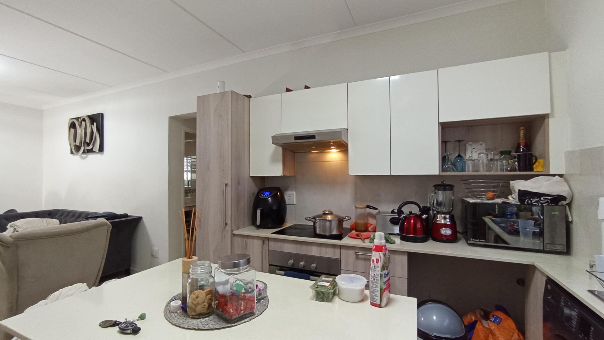 Kitchen - 12 square meters of property in Sundowner