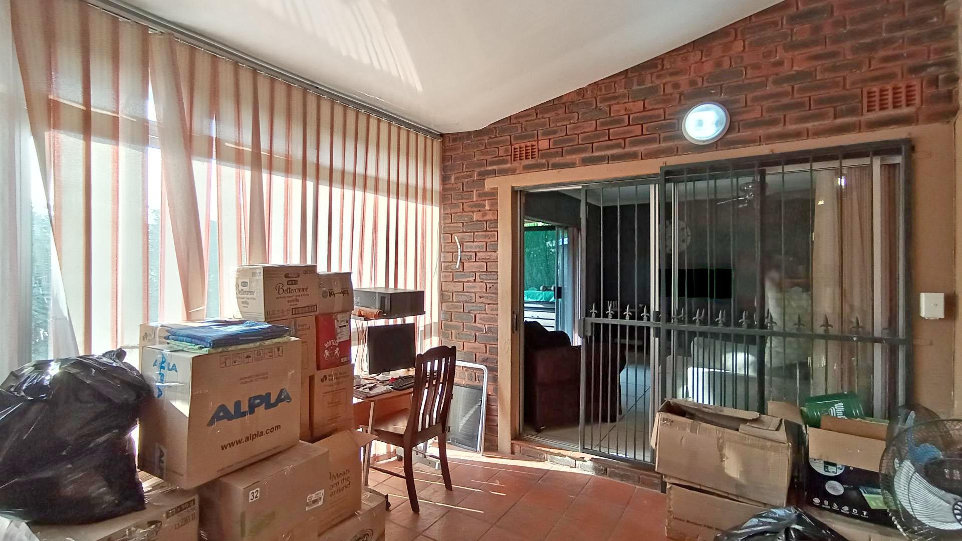 Dining Room - 22 square meters of property in Amanzimtoti 