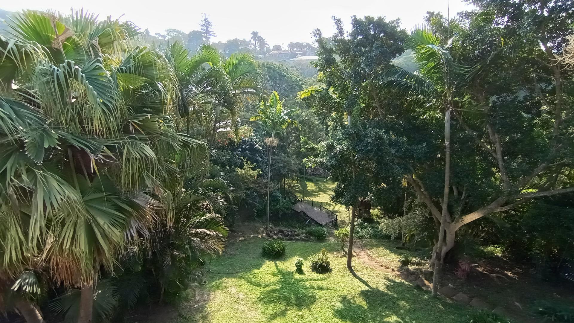 Balcony - 20 square meters of property in Amanzimtoti 