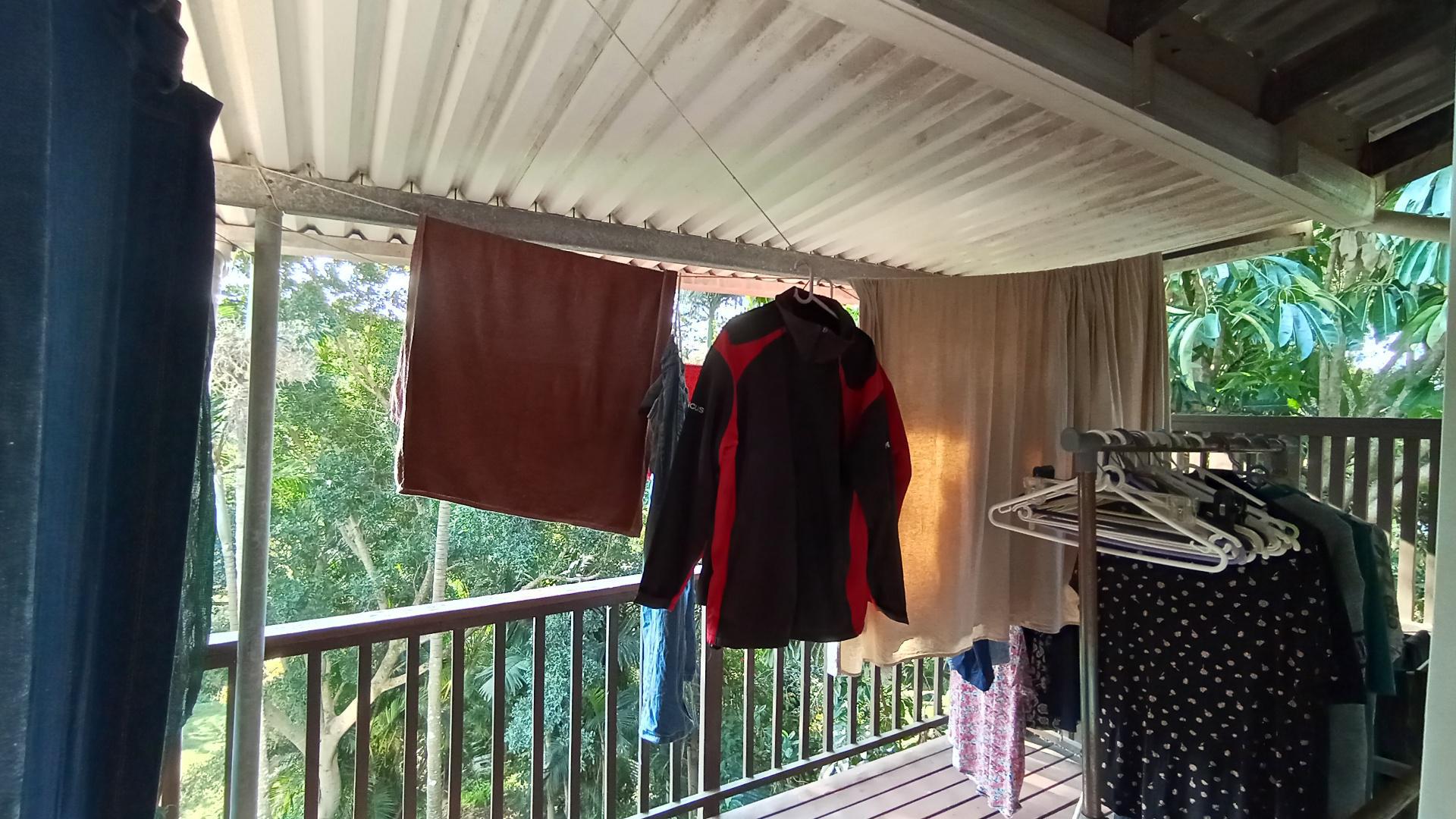 Balcony - 20 square meters of property in Amanzimtoti 