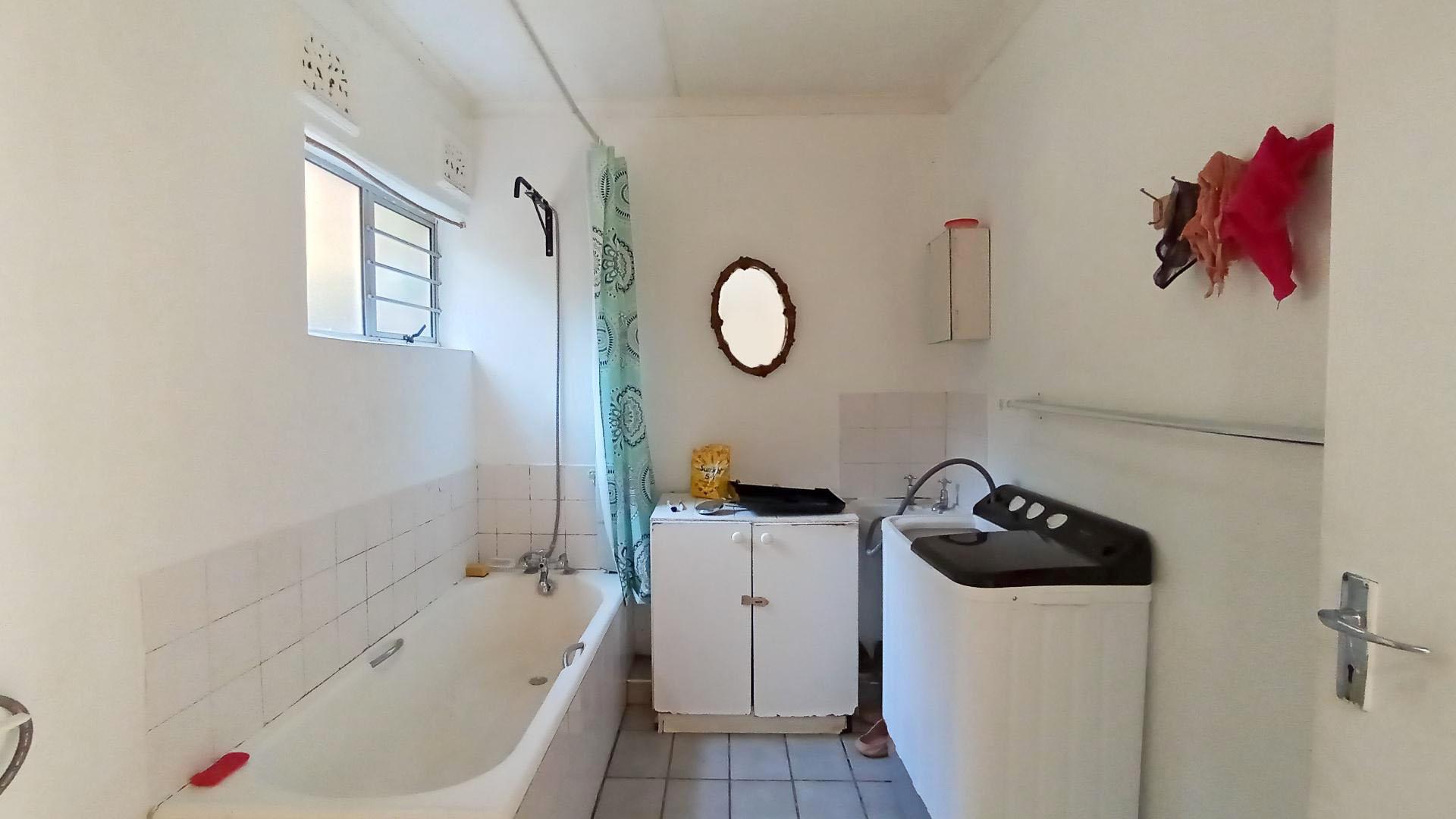 Bathroom 3+ - 7 square meters of property in Amanzimtoti 