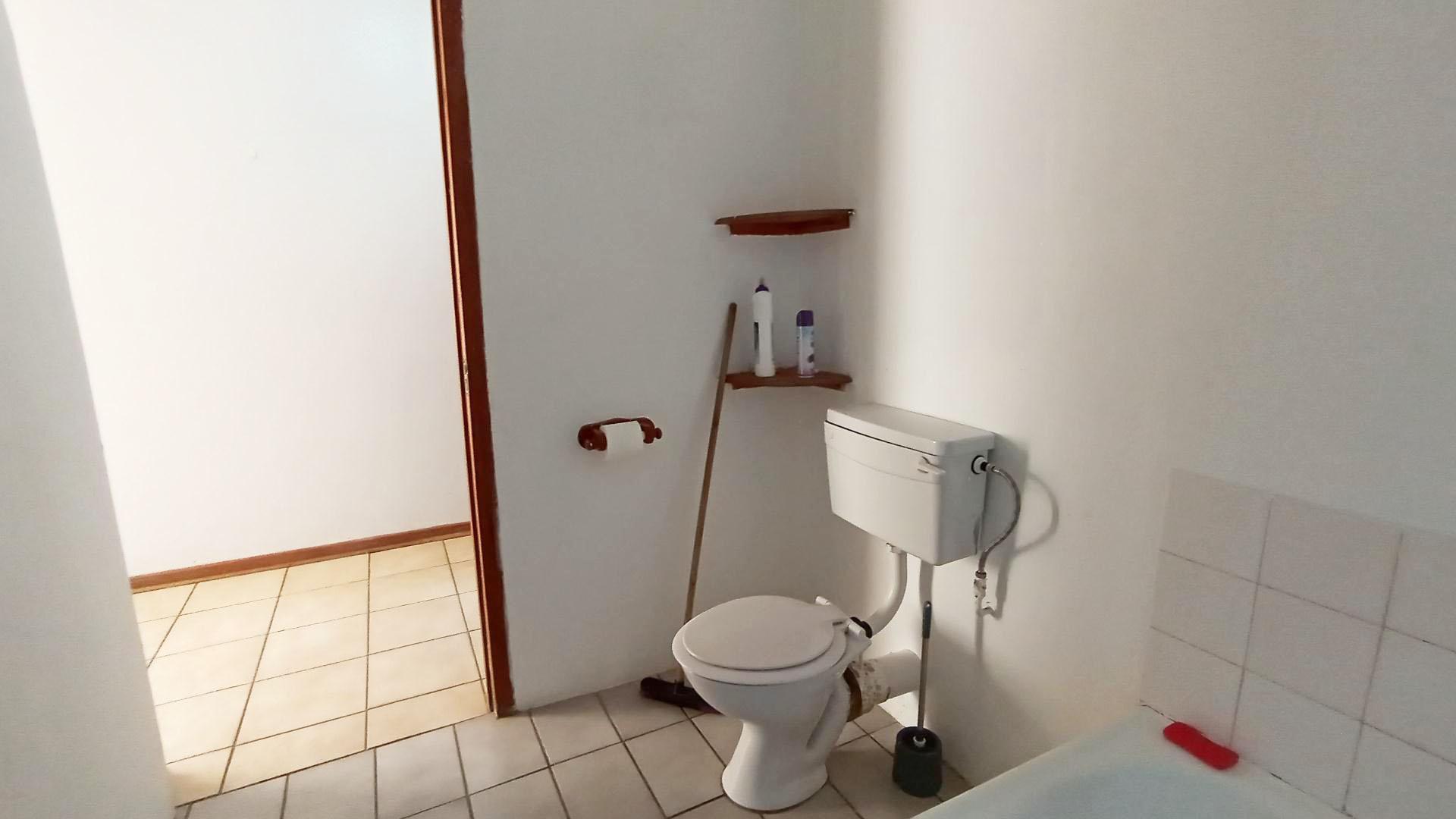 Bathroom 3+ - 7 square meters of property in Amanzimtoti 