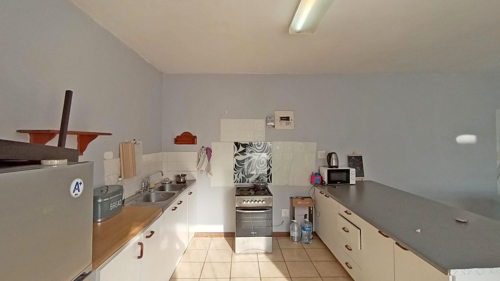 Kitchen - 29 square meters of property in Amanzimtoti 