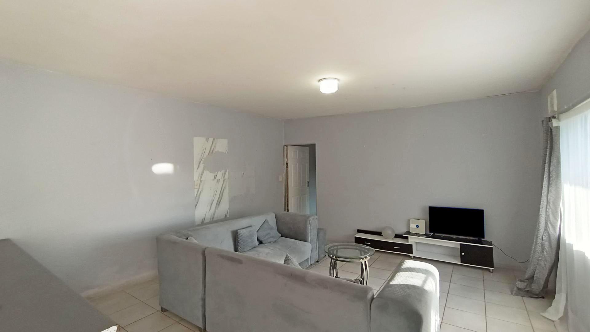 Flatlet - 64 square meters of property in Amanzimtoti 