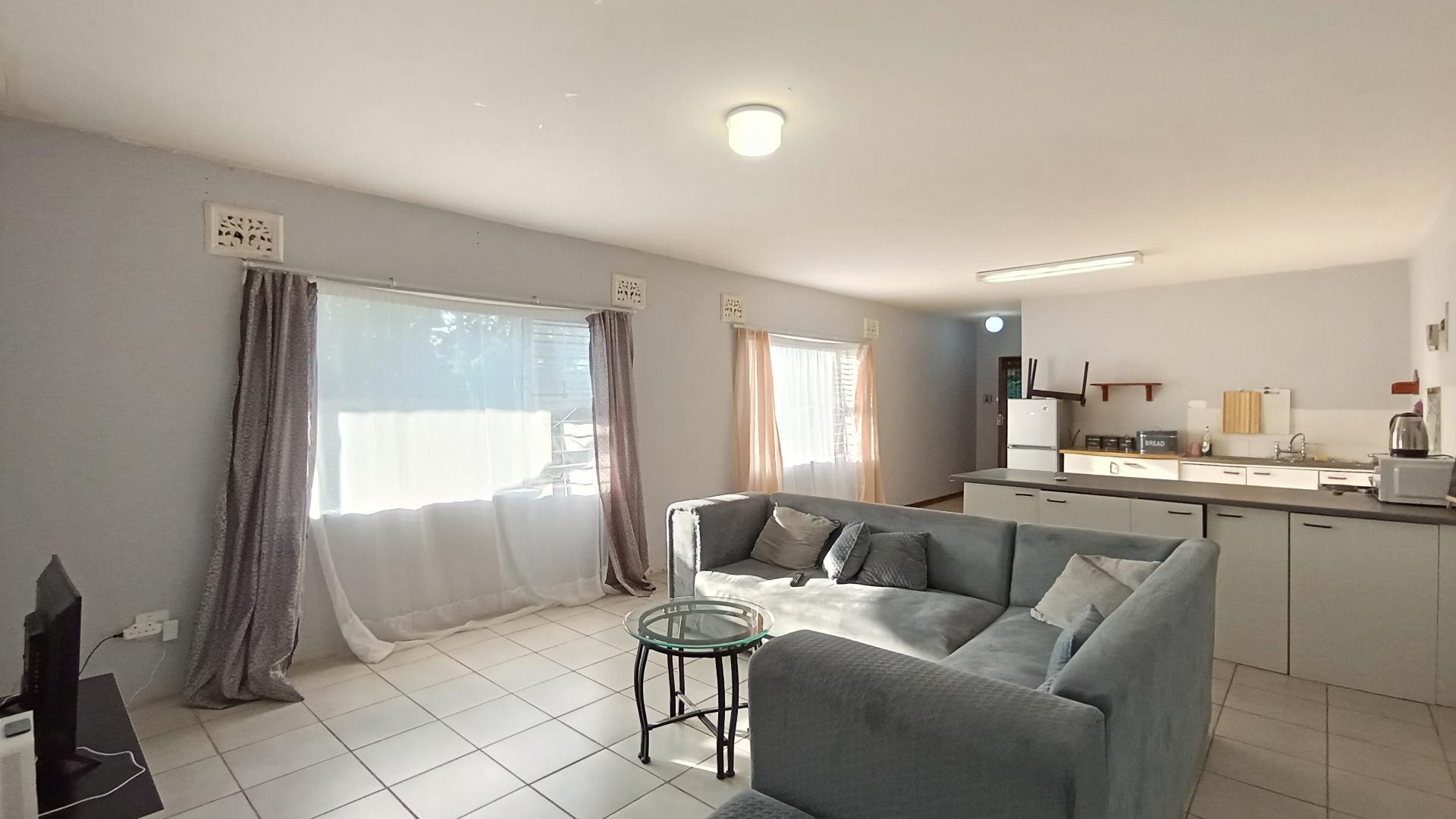 Flatlet - 64 square meters of property in Amanzimtoti 