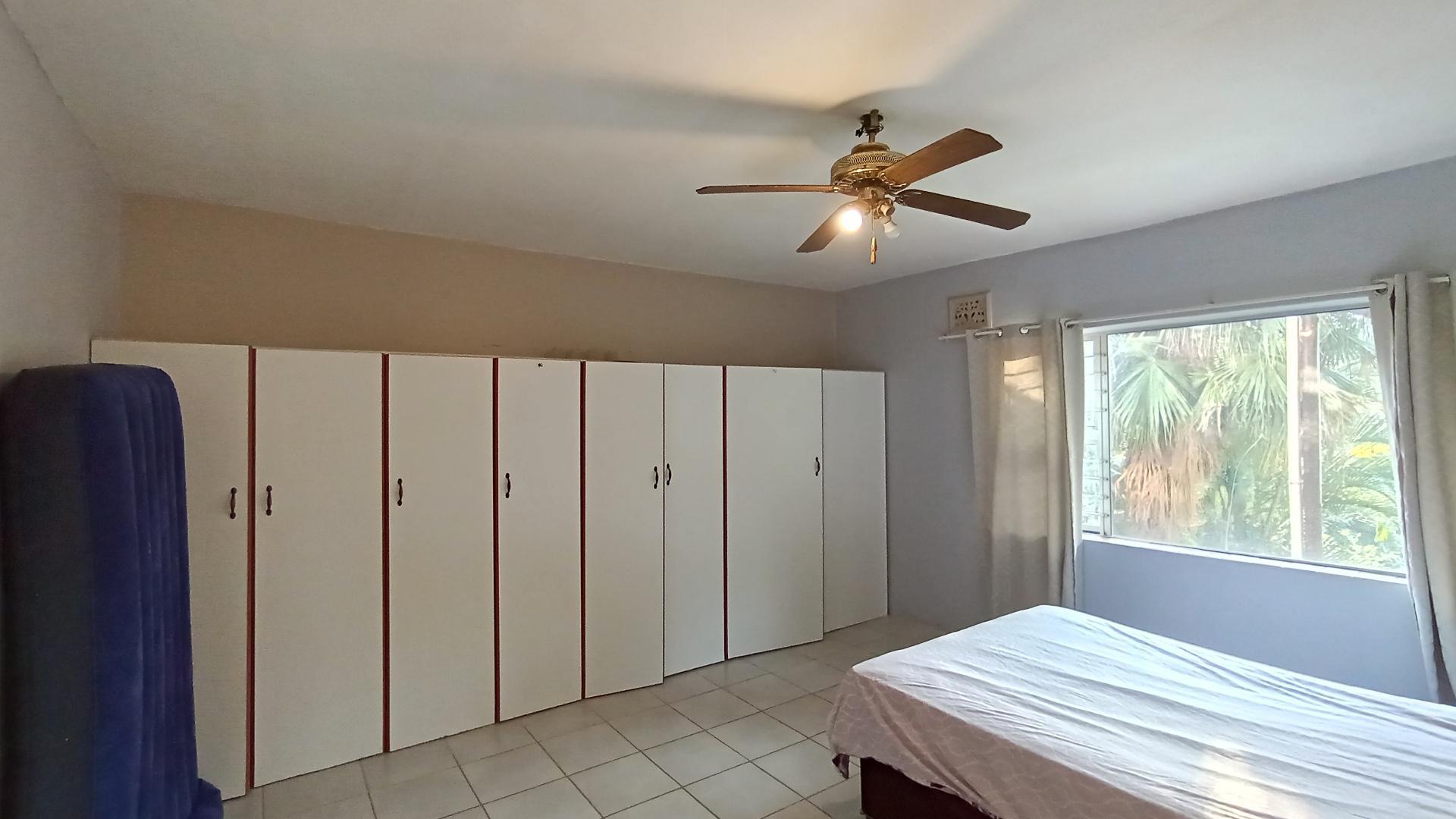 Flatlet - 64 square meters of property in Amanzimtoti 