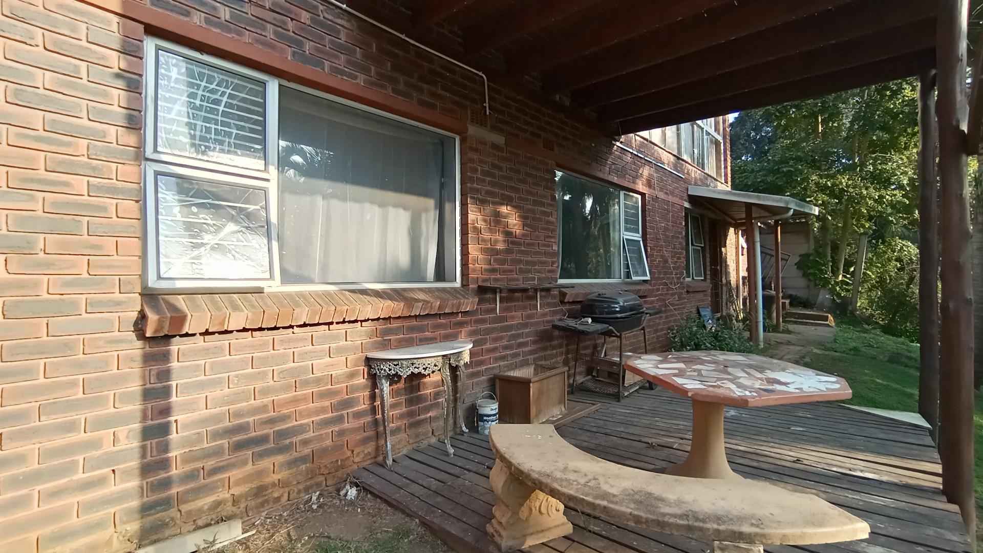 Patio - 32 square meters of property in Amanzimtoti 