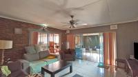 Lounges - 25 square meters of property in Amanzimtoti 