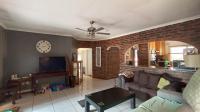Lounges - 25 square meters of property in Amanzimtoti 