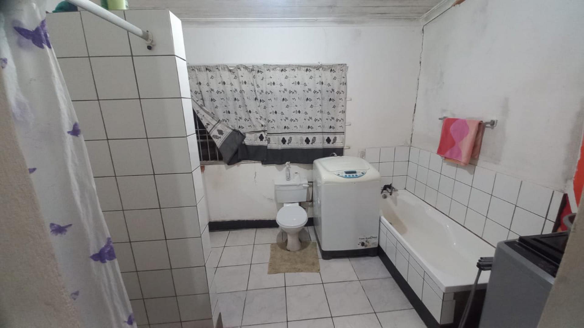 Bathroom 1 of property in Riebeek East