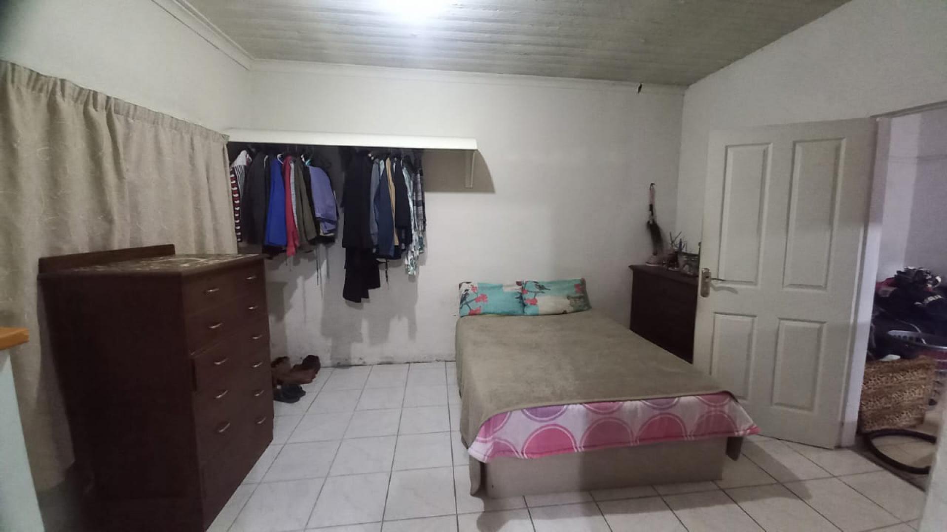 Bed Room 1 of property in Riebeek East