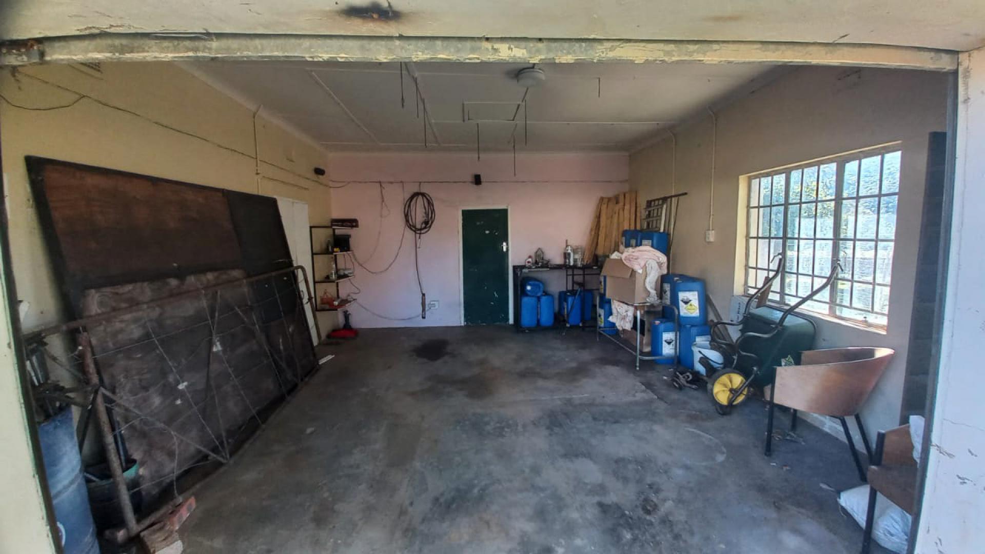 Garage of property in Riebeek East