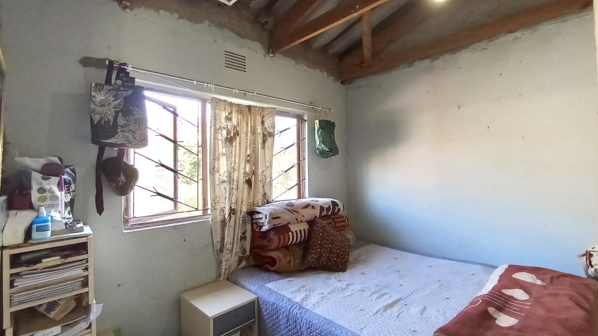 Bed Room 1 - 9 square meters of property in Folweni C