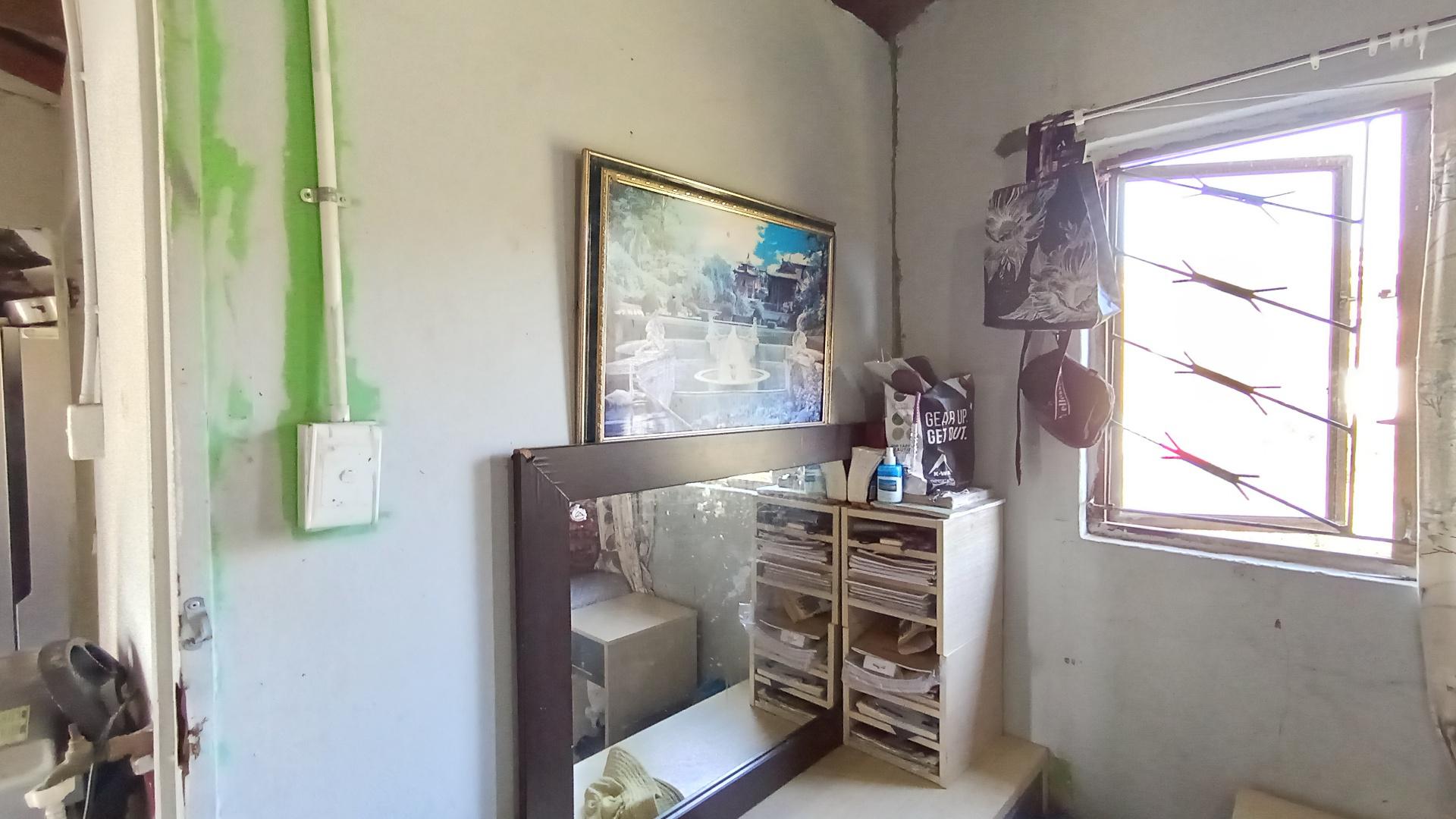 Bed Room 1 - 9 square meters of property in Folweni C