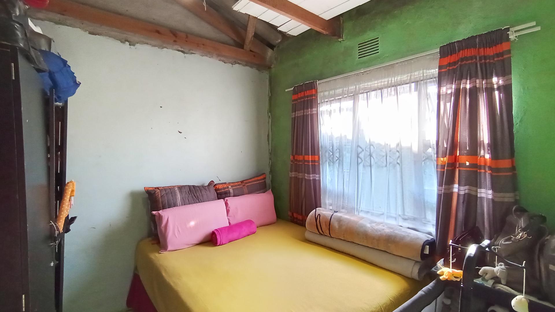 Bed Room 2 - 10 square meters of property in Folweni C