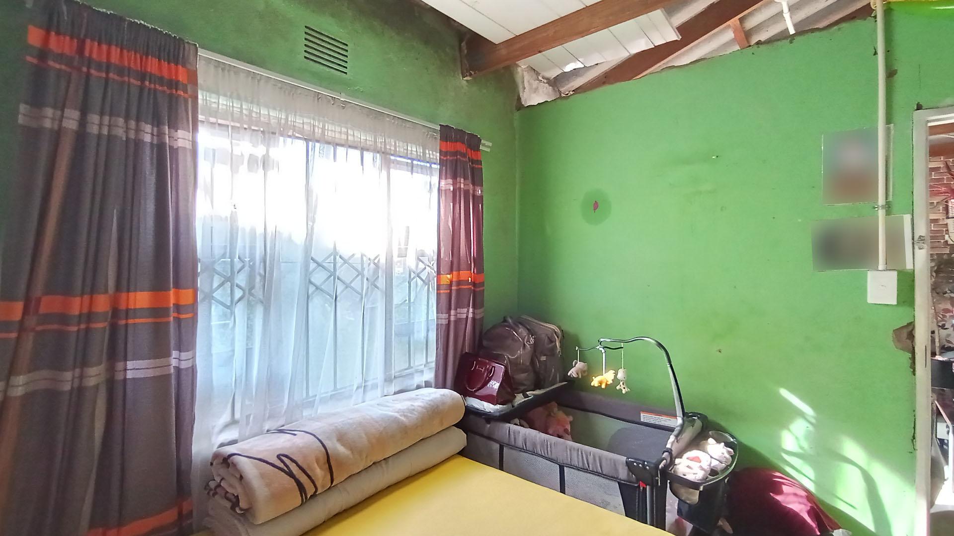 Bed Room 2 - 10 square meters of property in Folweni C