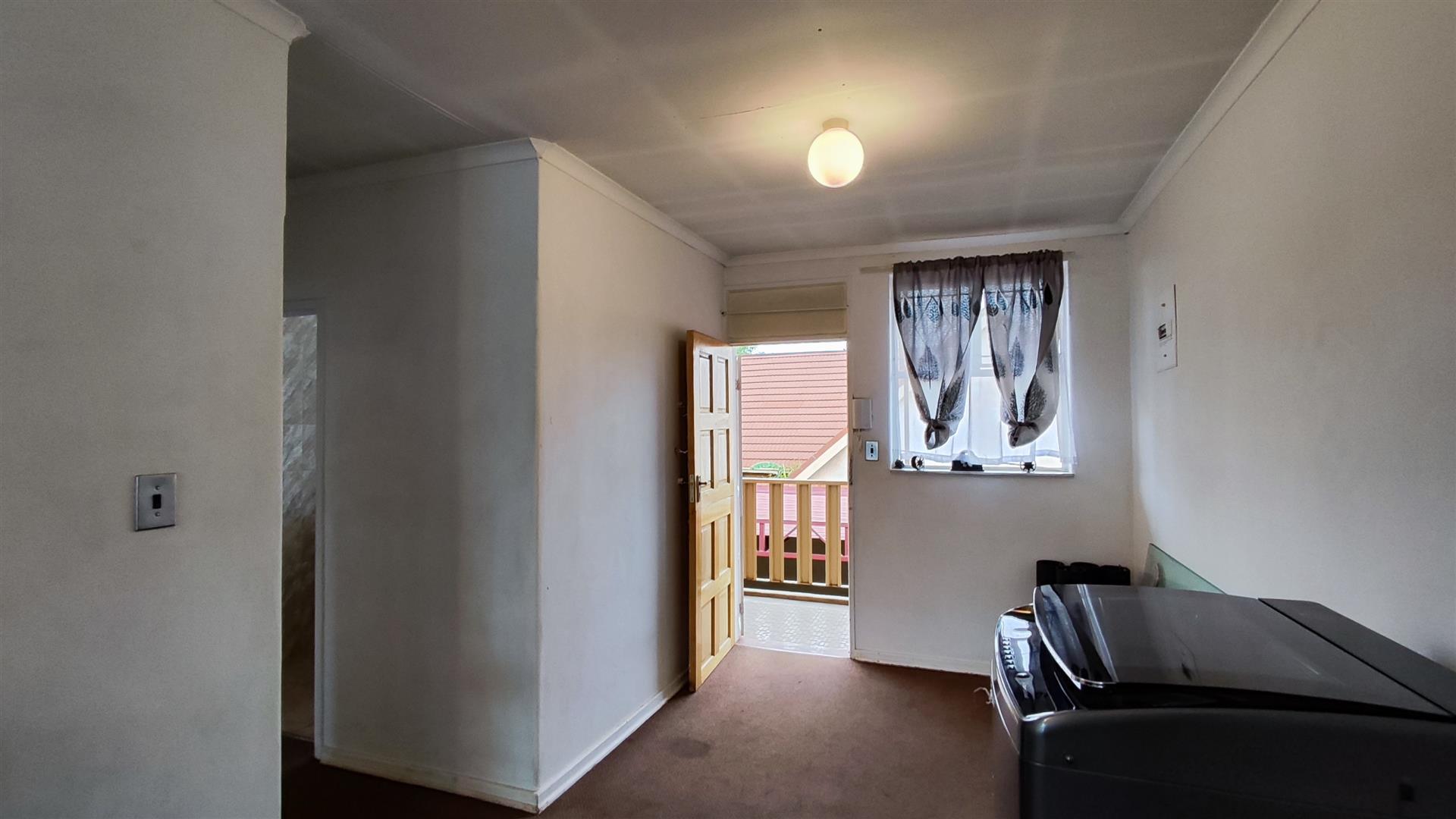 Dining Room - 11 square meters of property in Casseldale