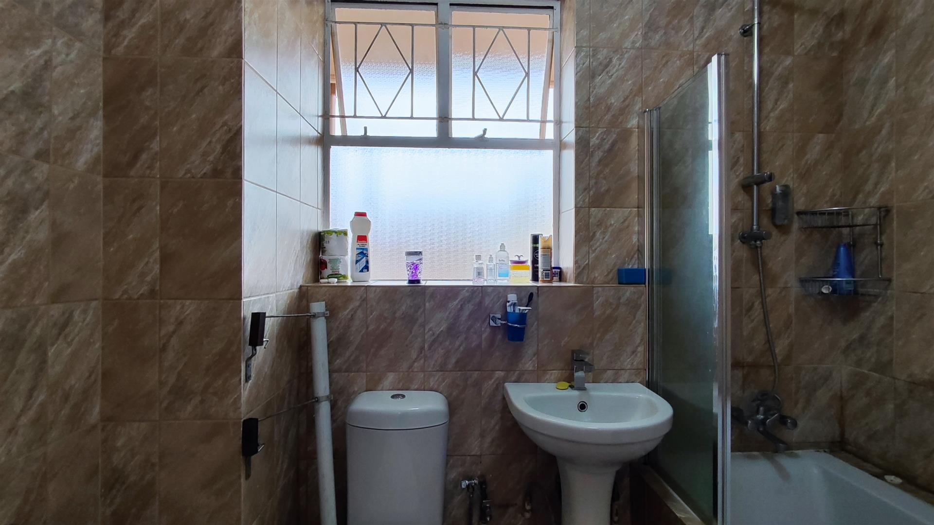 Bathroom 1 - 5 square meters of property in Casseldale