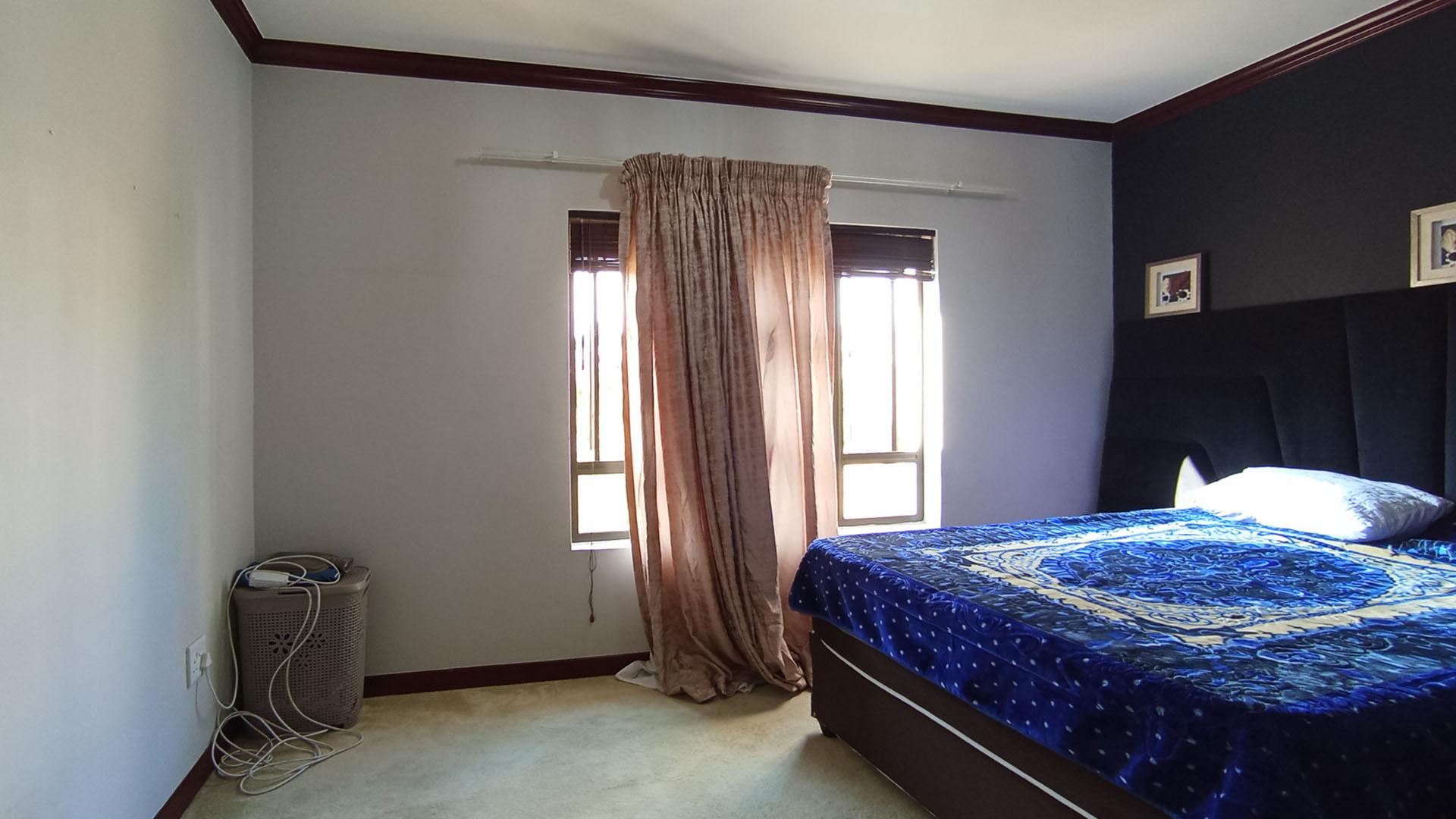 Bed Room 1 - 19 square meters of property in Summerset