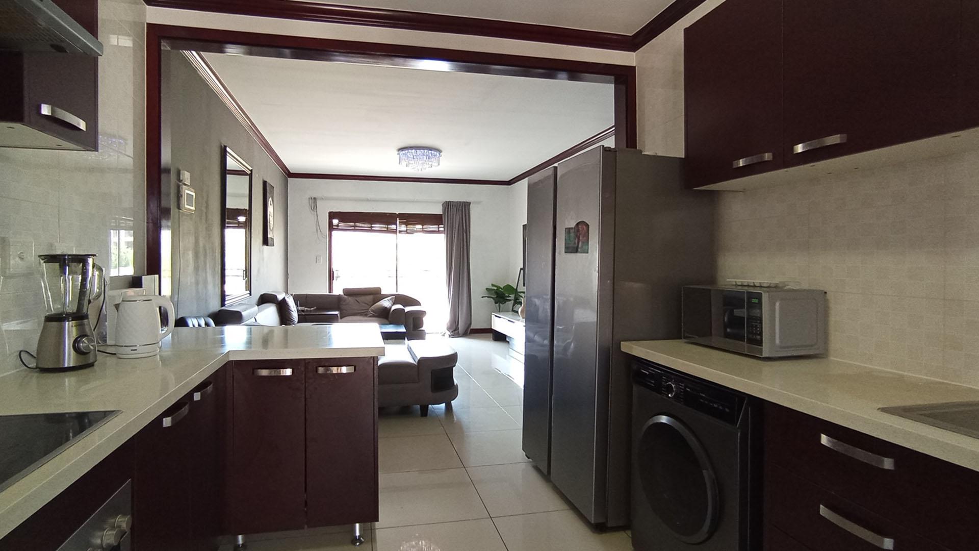 Kitchen - 11 square meters of property in Summerset
