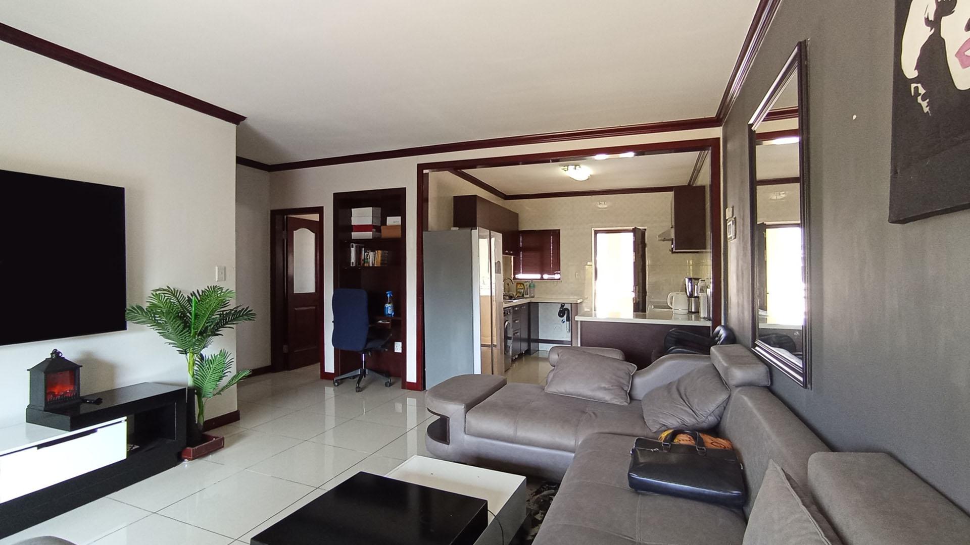 Lounges - 27 square meters of property in Summerset