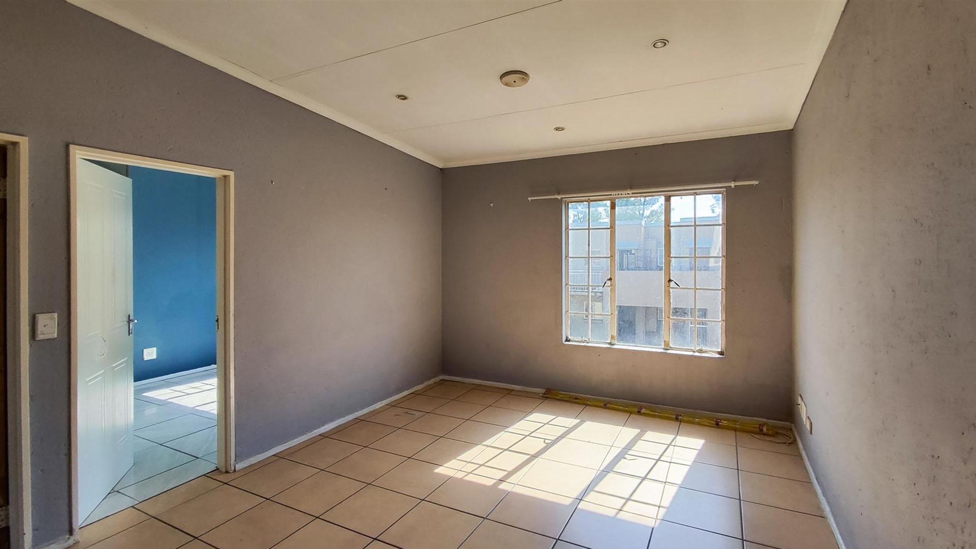 Lounges - 18 square meters of property in Norton's Home Estates