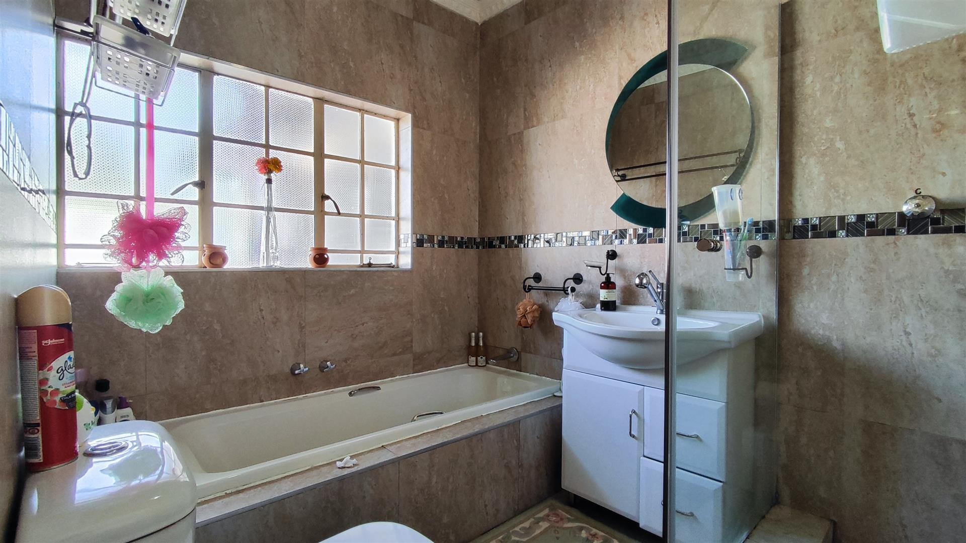 Bathroom 1 - 8 square meters of property in Randhart