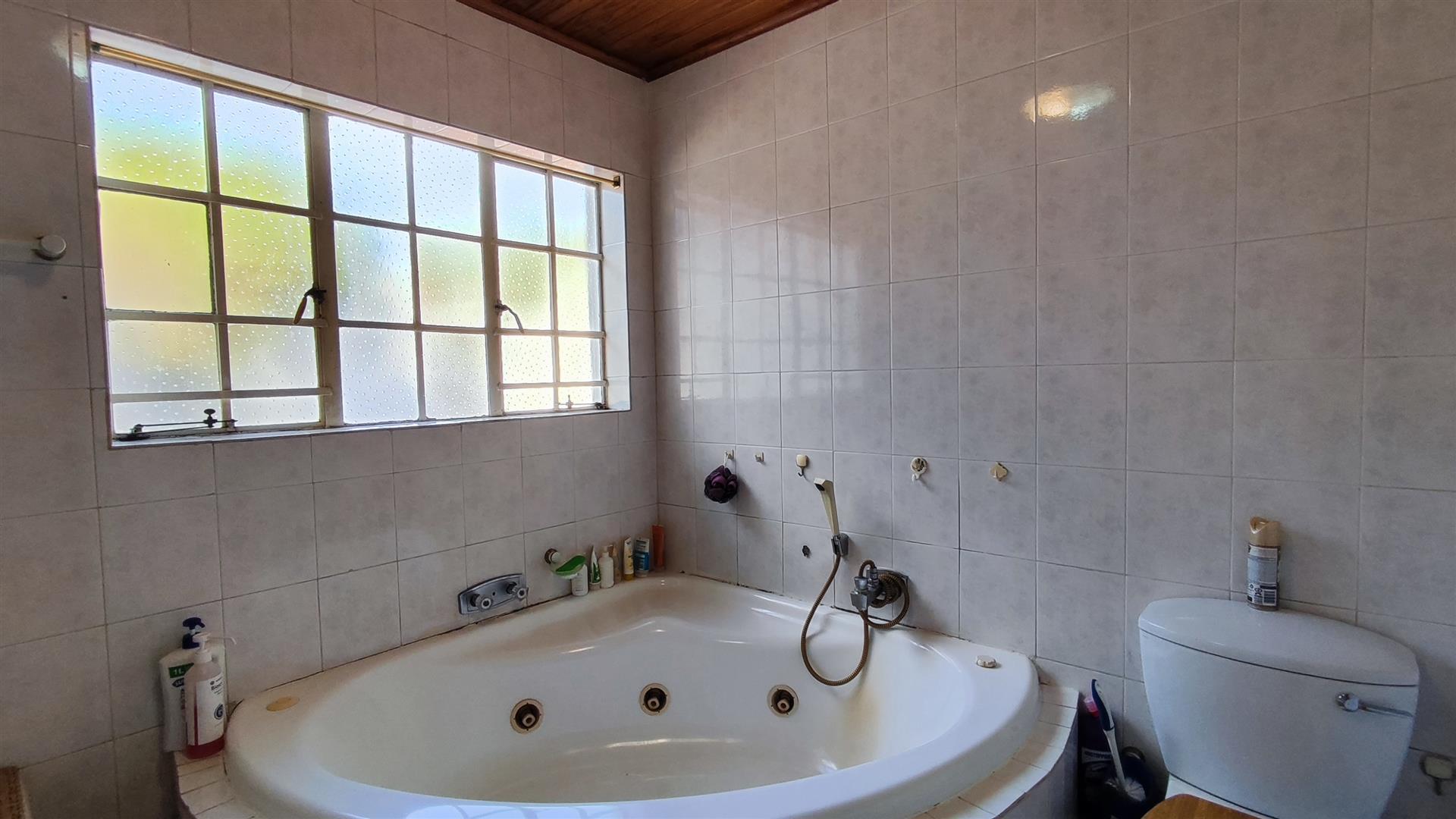 Main Bathroom - 8 square meters of property in Randhart