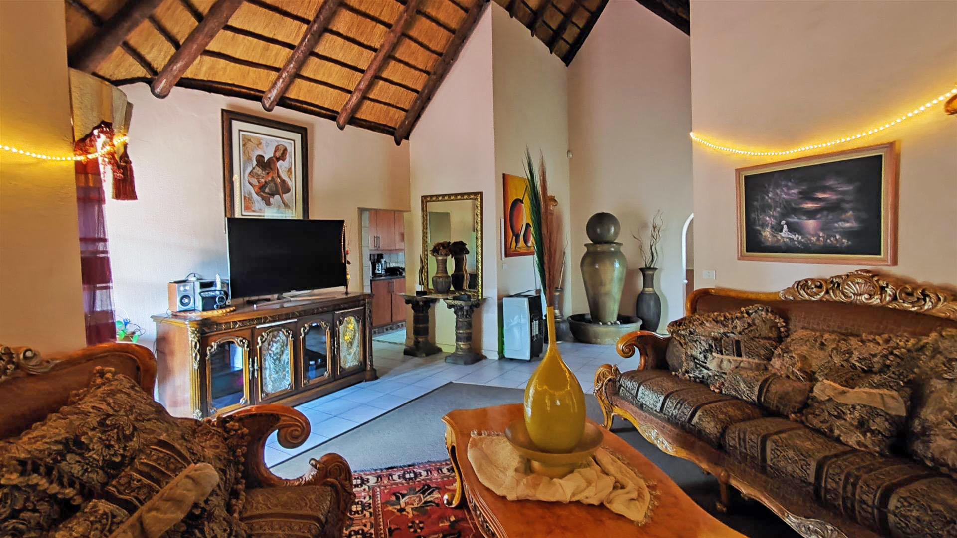 Lounges - 29 square meters of property in Randhart