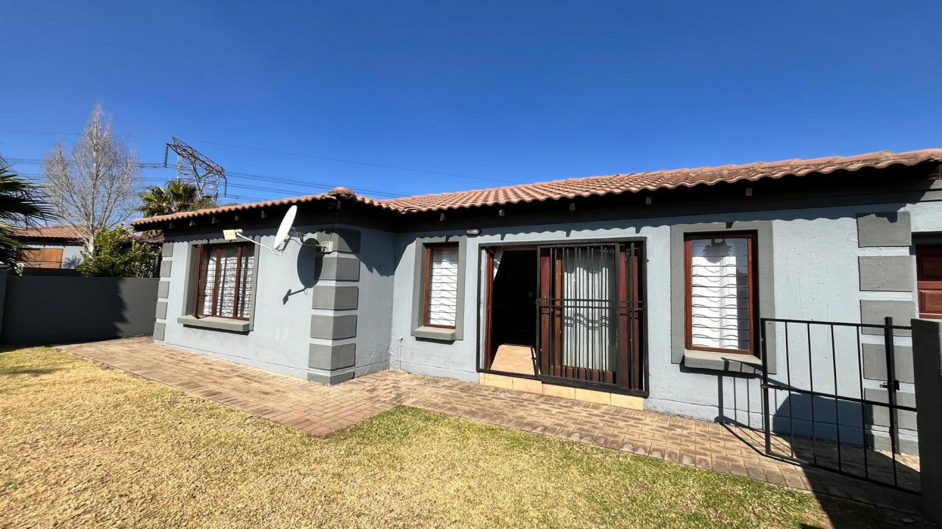 Front View of property in The Reeds