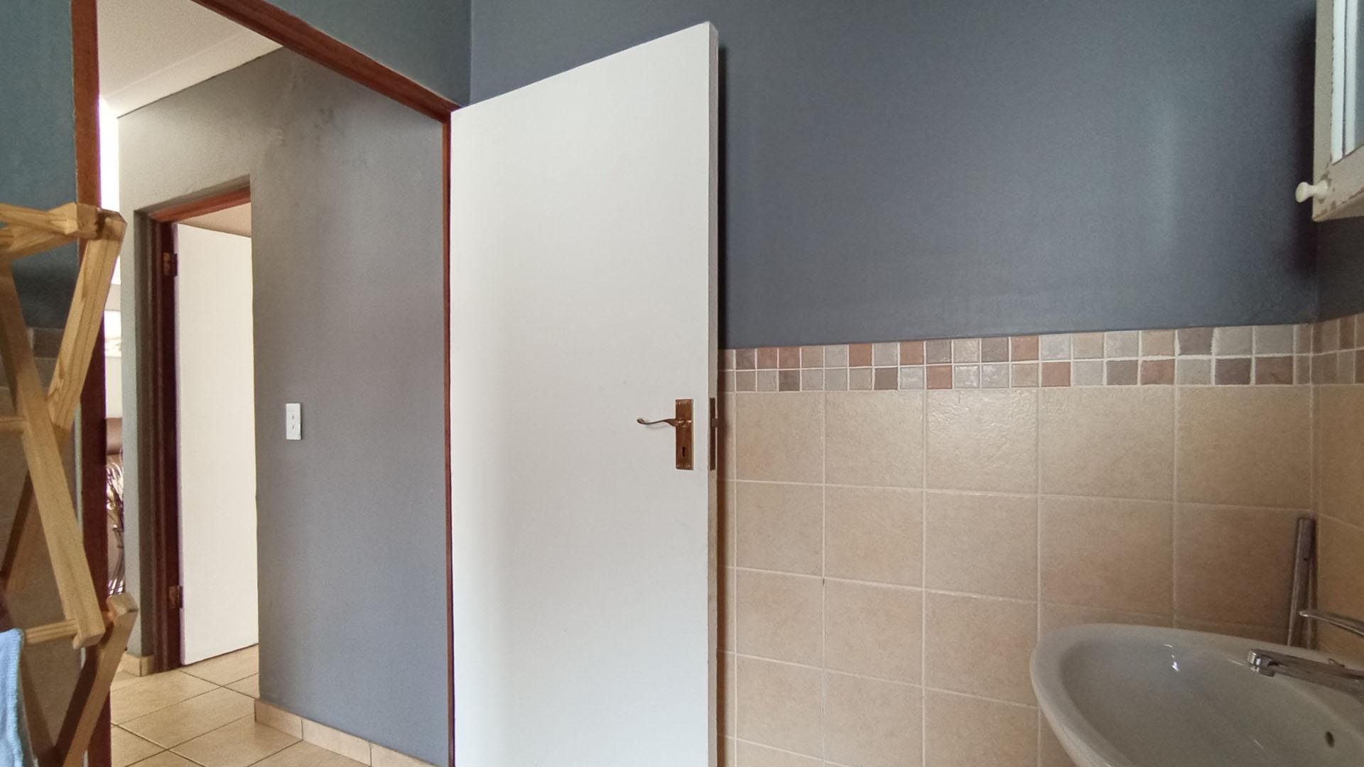 Bathroom 1 - 5 square meters of property in The Reeds