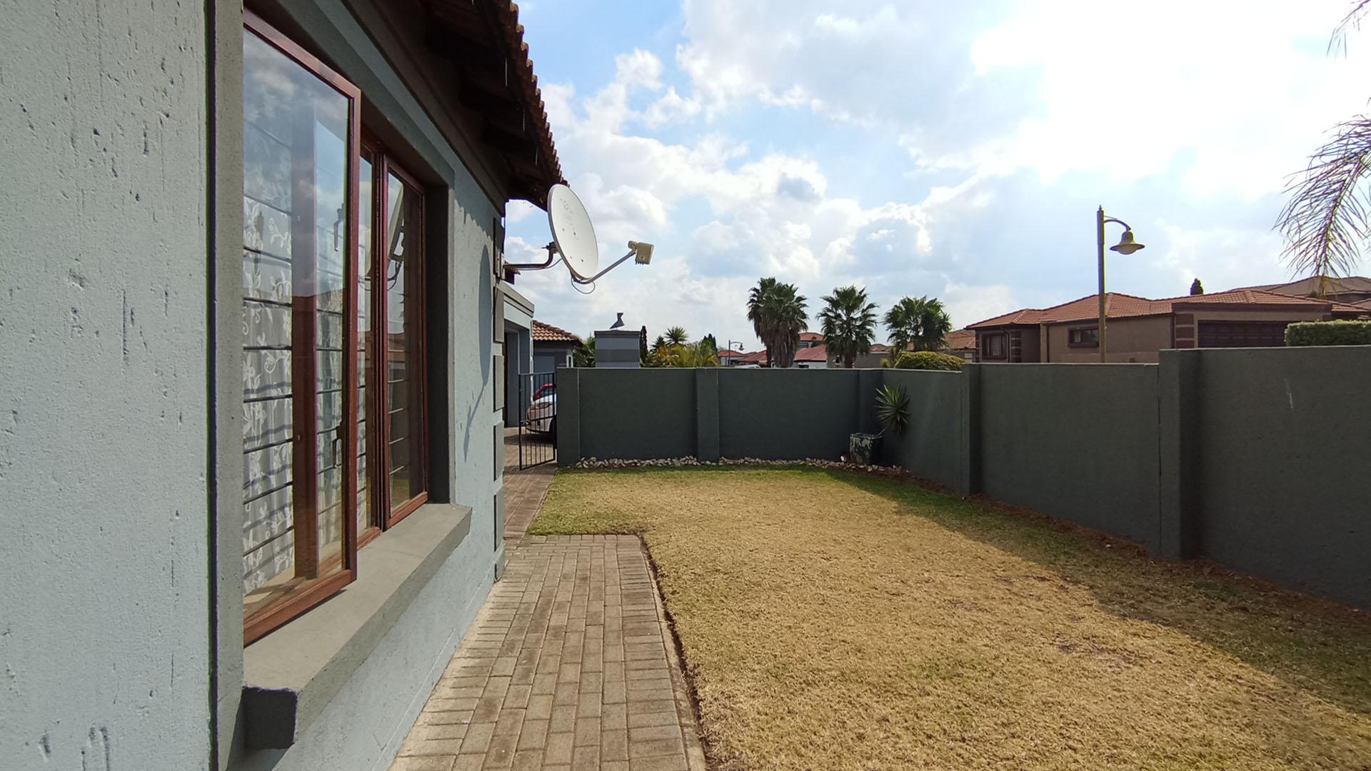 Front View of property in The Reeds