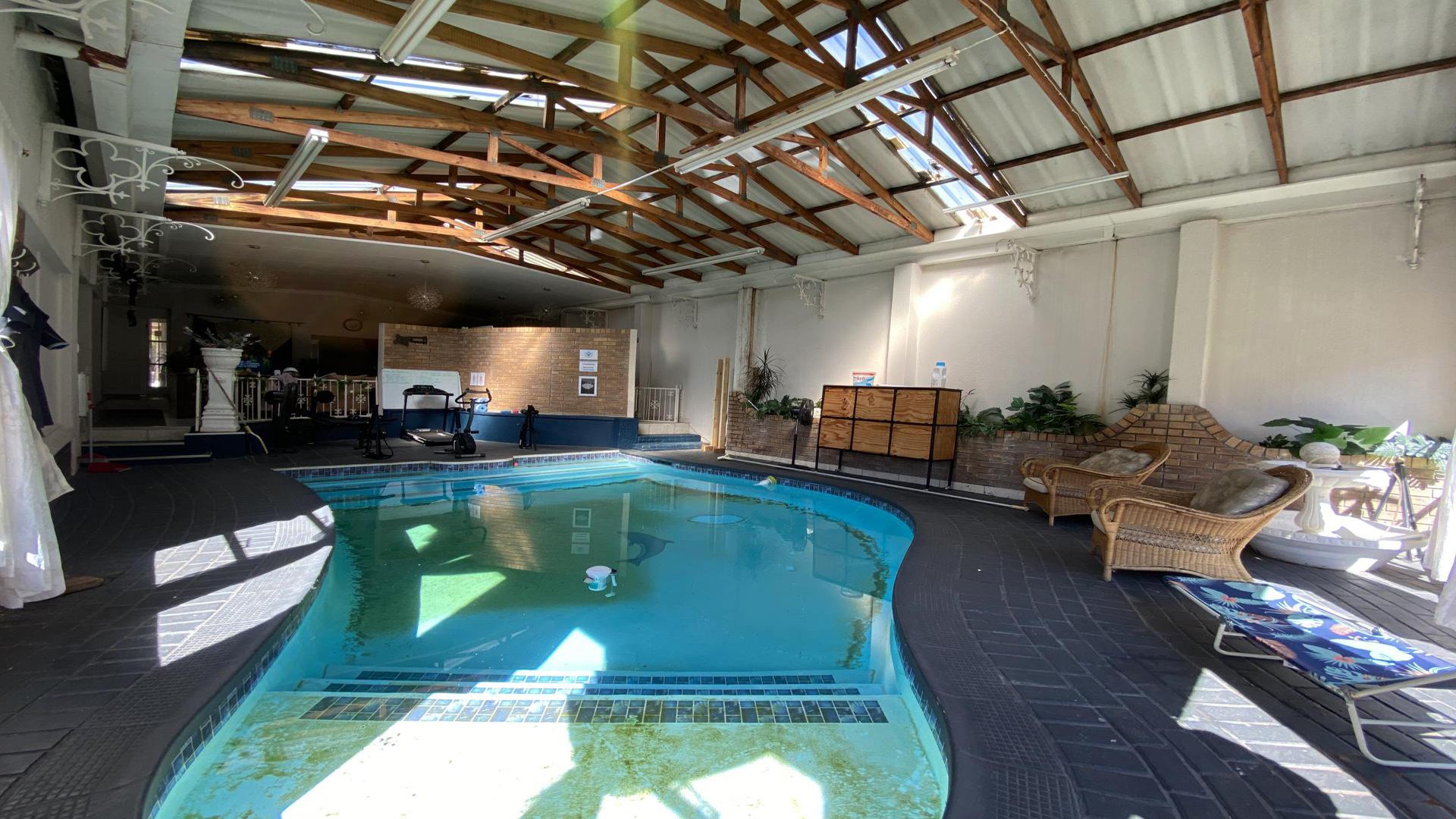 Swimming Pool of property in Selection park