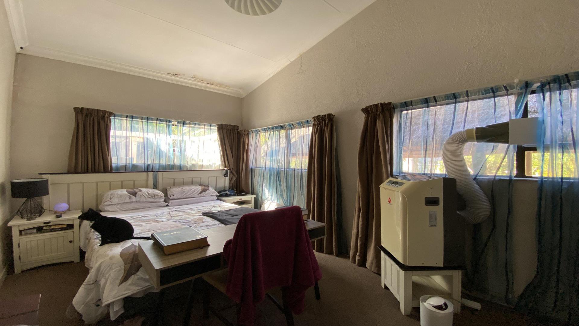 Bed Room 2 of property in Selection park