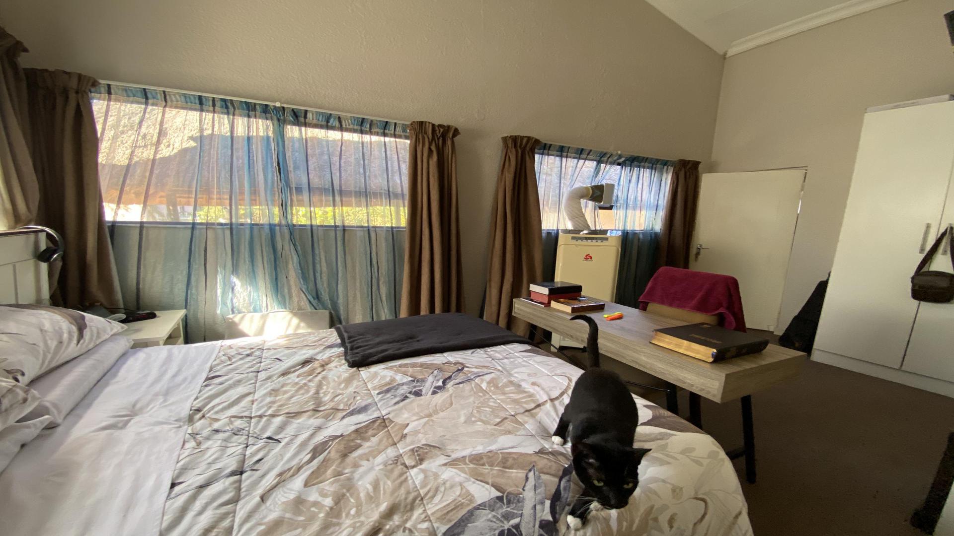 Bed Room 2 of property in Selection park