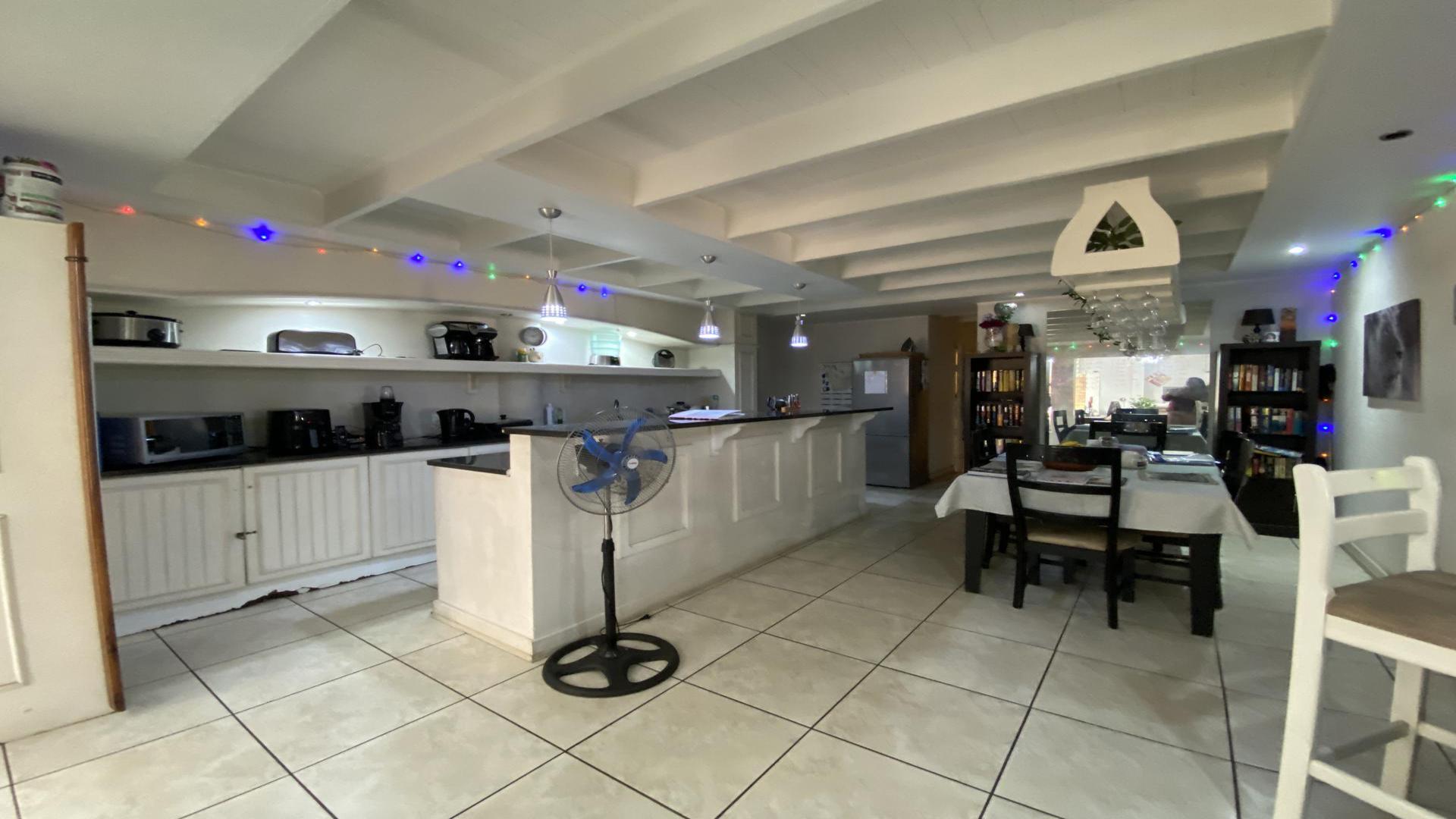 Kitchen of property in Selection park