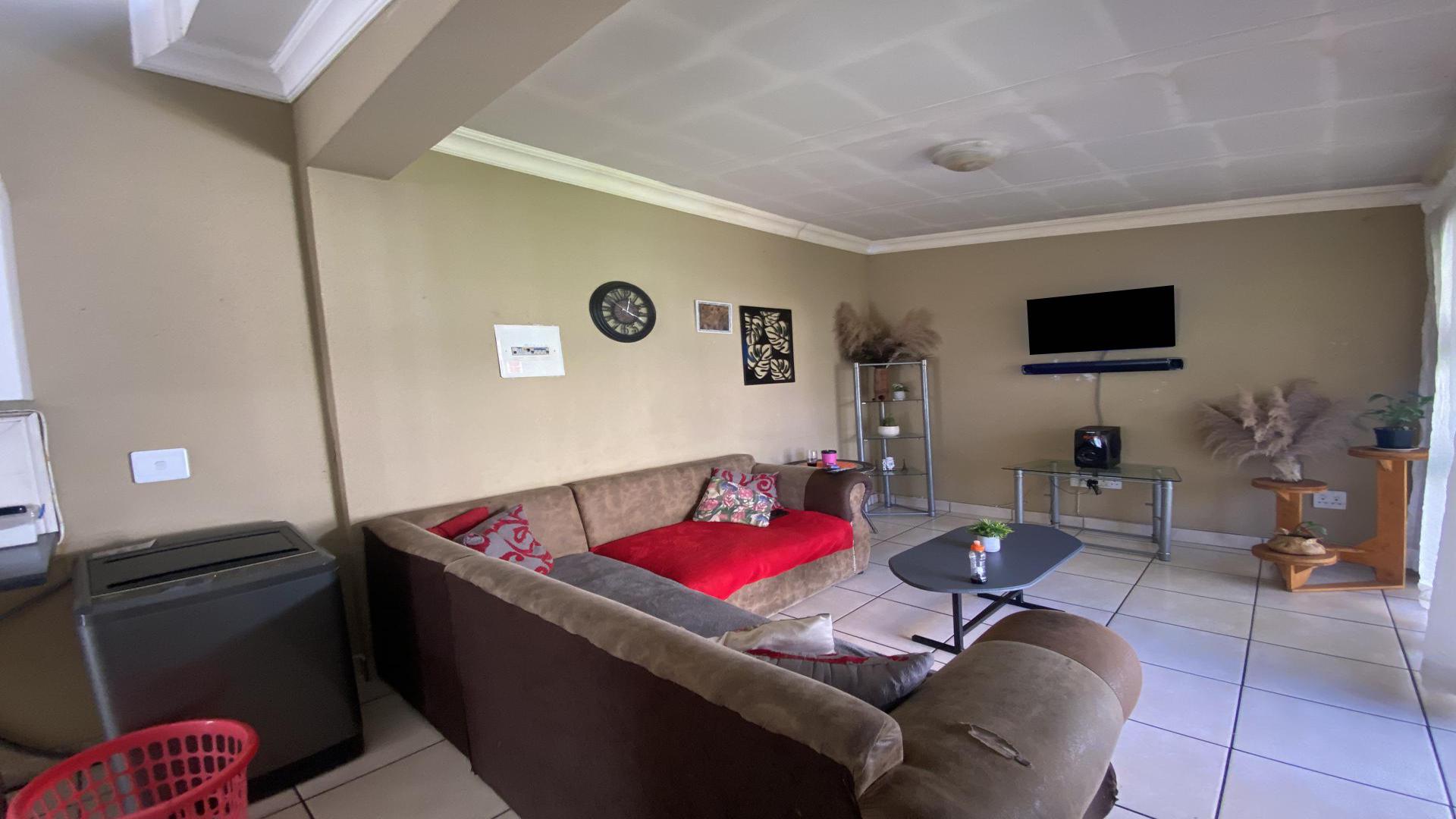 Lounges of property in Selection park