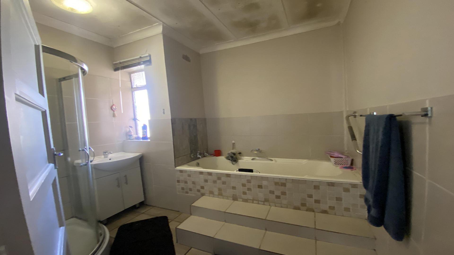 Bathroom 3+ of property in Selection park