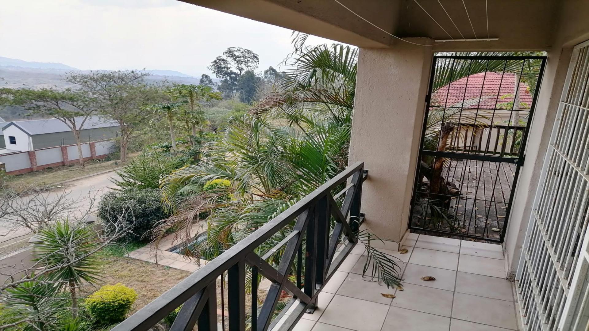 Patio of property in Stonehenge