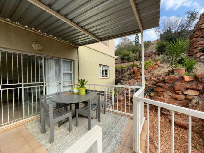 3 Bedroom Simplex for Sale For Sale in Boschdal - MR685398