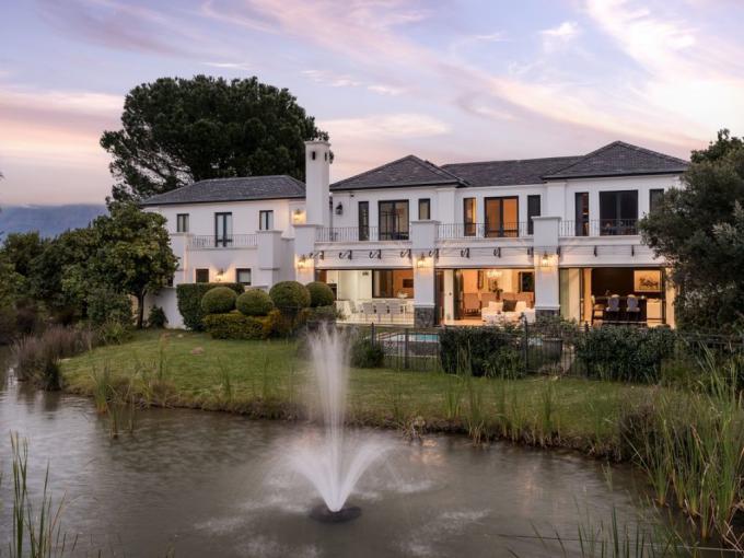 5 Bedroom House for Sale For Sale in Paarl - MR685467