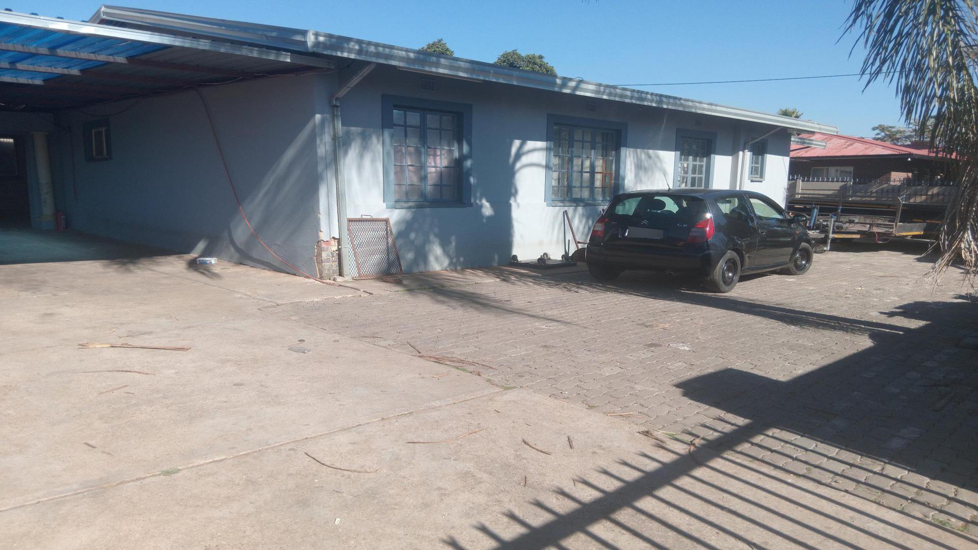 Front View of property in Westpark