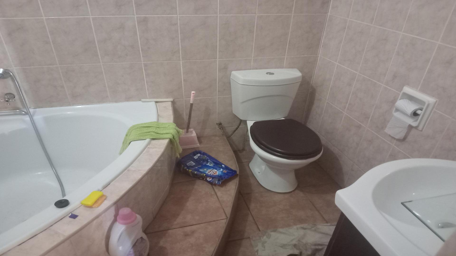 Bathroom 1 of property in Westpark
