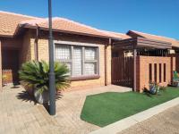 2 Bedroom 2 Bathroom Simplex to Rent for sale in Willow Park Manor