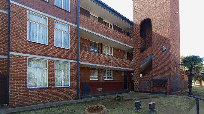 3 Bedroom Sectional Title for Sale For Sale in Laudium - Private Sale - MR685494