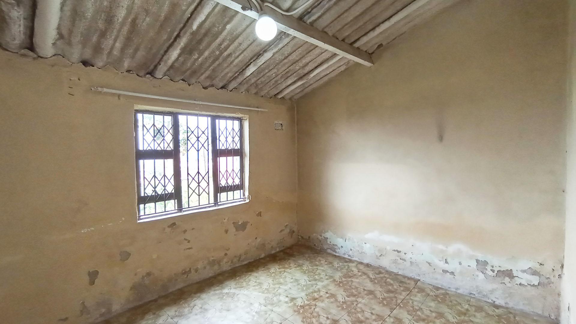 Bed Room 1 - 14 square meters of property in Umlazi