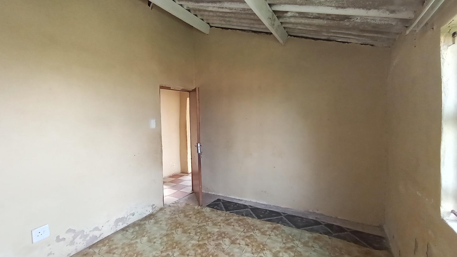 Bed Room 1 - 14 square meters of property in Umlazi
