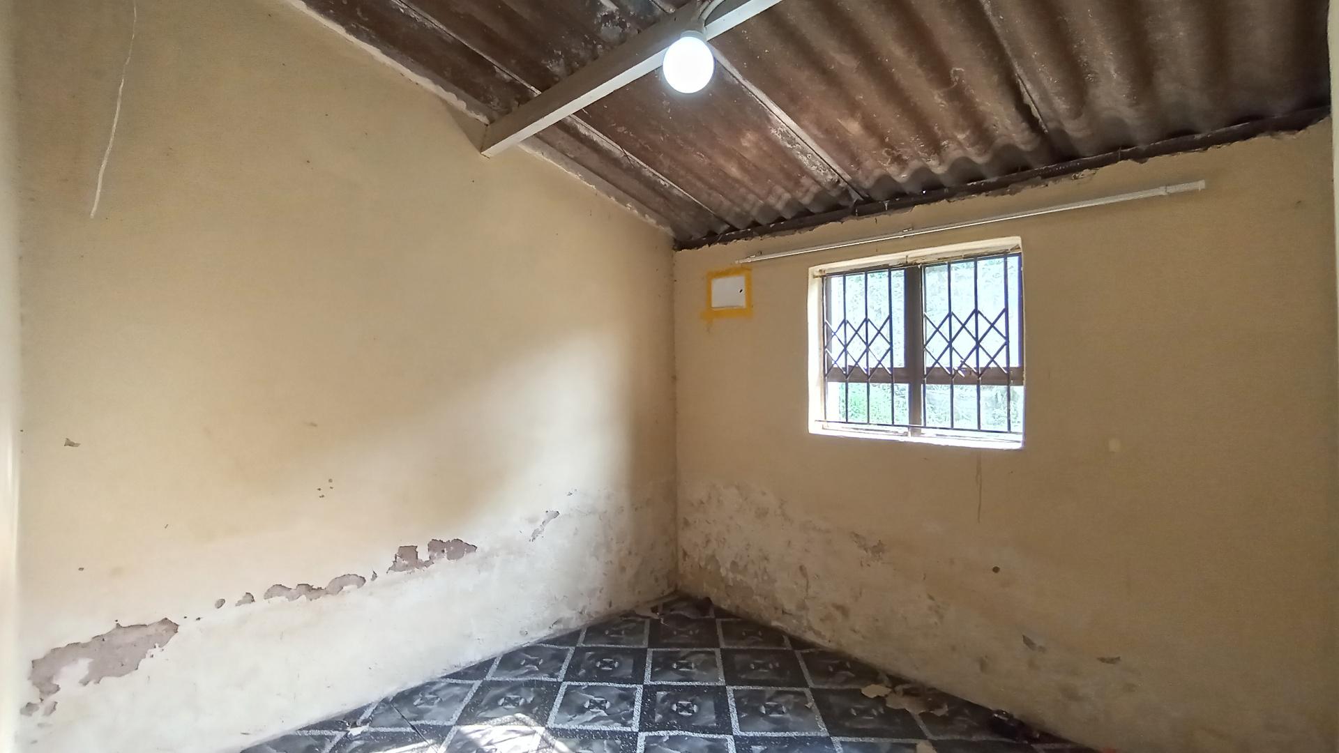 Bed Room 2 - 11 square meters of property in Umlazi